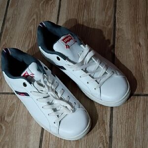 Men's /Boys New Levi's Size 6.5 Levi's Sneakers